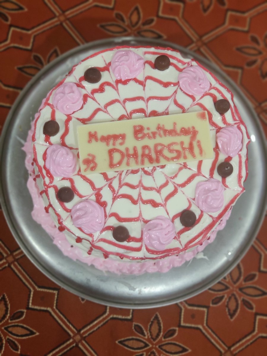 vichithra_m's tweet photo. Made 6th birthday cake this year..
Covid made👩🏻‍🍳
#bakingmood 
#COVIDskills https://t.co/xOovkIne1L