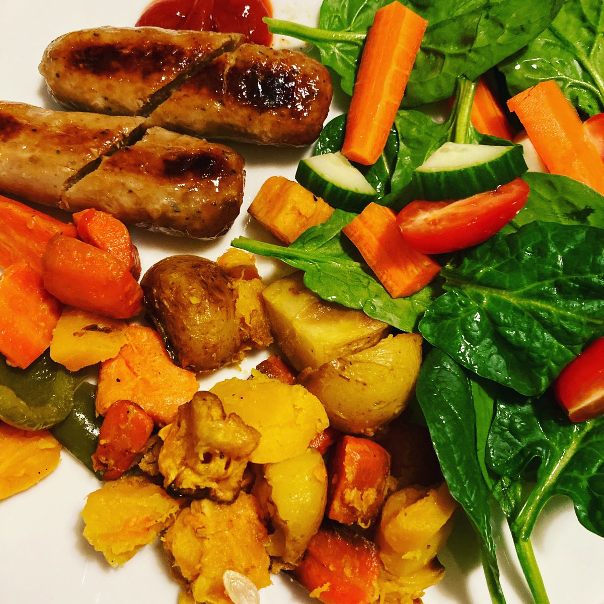 KathrynWebber1's tweet photo. When Mr K cooks... ✨ #dinner #eating #husband #homemade #hecooks #yummy https://t.co/71TYzDt9tS