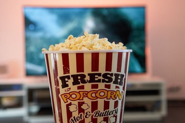 LifestyleSoln's tweet photo. Movie snacks can cost a small fortune and add to your waistline if you can't resist the famous coke and popcorn combo. Who knew movie snacks were so dangerous to your health?
https://t.co/AWqtWRevAy
#Movies #MovieSnacks #Snacks #ButteredPopcorn #Candy #SnackTime #SnackSubs https://t.co/BhiYGegs97
