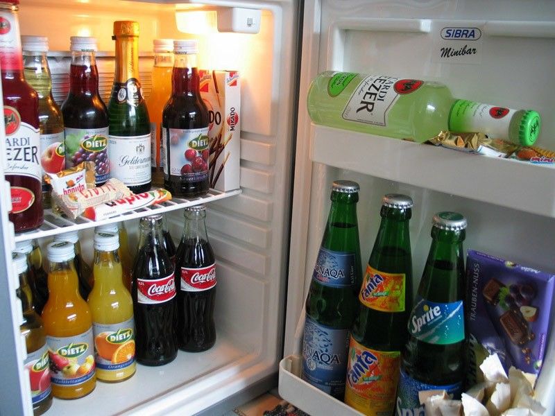 heshnarayanan's tweet image. Why Are Hotel #Minibars So Expensive? buff.ly/33VBpVr