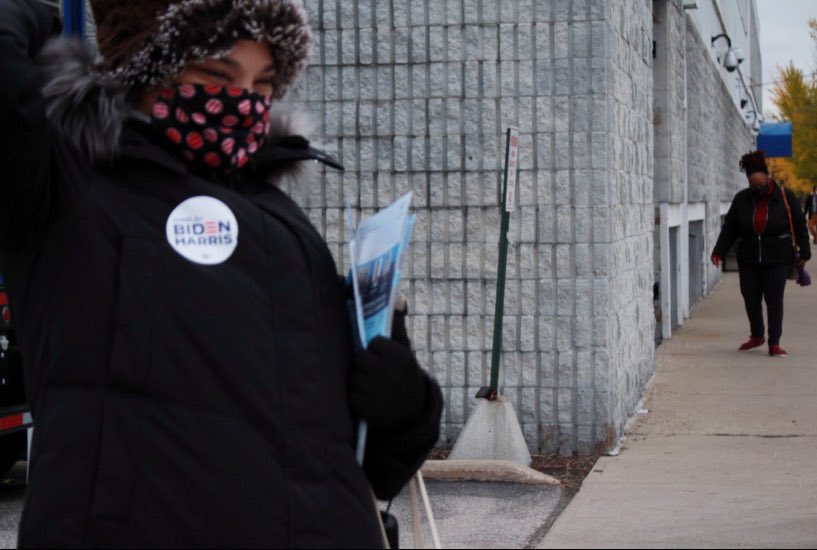 Cardermmedia's tweet photo. Alyssa Portala, from the Toledo Persists group; braves the cold to campaign to voters at the early voting center. 
📷- @cardermmedia 
 @intro2pj 
 #utoledoPJ #PJA5b #storytelling #photojournalism #mojo #DSLR #vote https://t.co/8VZnxwqFD4