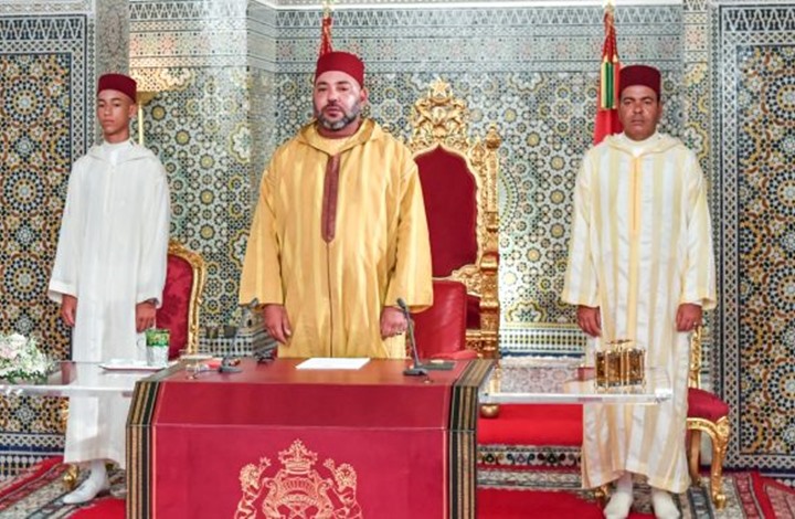 جزائر الجنرالات تبحث دائما عن الفتنة والتفرقة.أما المغرب ملكا وشعبا فهو دائما ما يتحدث عن الأخوة والإتحاد. الله-الوطن-الملك إنتهى 