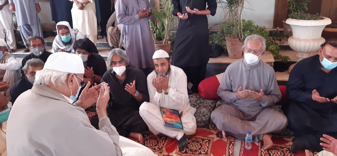jillanihouse's tweet photo. جام نواز علی: پیر آفتاب حسین شاہ جیلانی نے جام مدد علی کے انتقال پر جام شبیر اور جام نفیس سے تعزیت کی۔

پیر آفتاب حسین شاہ جیلانی نے مرحوم کے ایصال ثواب کے لئے فاتحہ خوانی کی. 

الله پاک مرحوم کو جنت الفردوس میں اعلیٰ مقام اور سوگوار خاندان کو صبر جمیل عطا فرمائے. https://t.co/QN1gwyrM7C