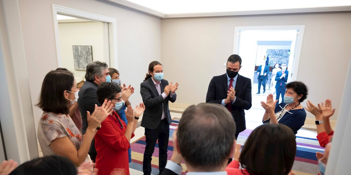 DanzaSancho's tweet photo. .
Félix de Azúa, académico de la RAE:

"Tenemos una de las clases políticas de peor calidad. Son gente sin práctica en la vida real, con un analfabetismo gigantesco. No se puede esperar nada de ellos".
. https://t.co/XDtLYBWAbS