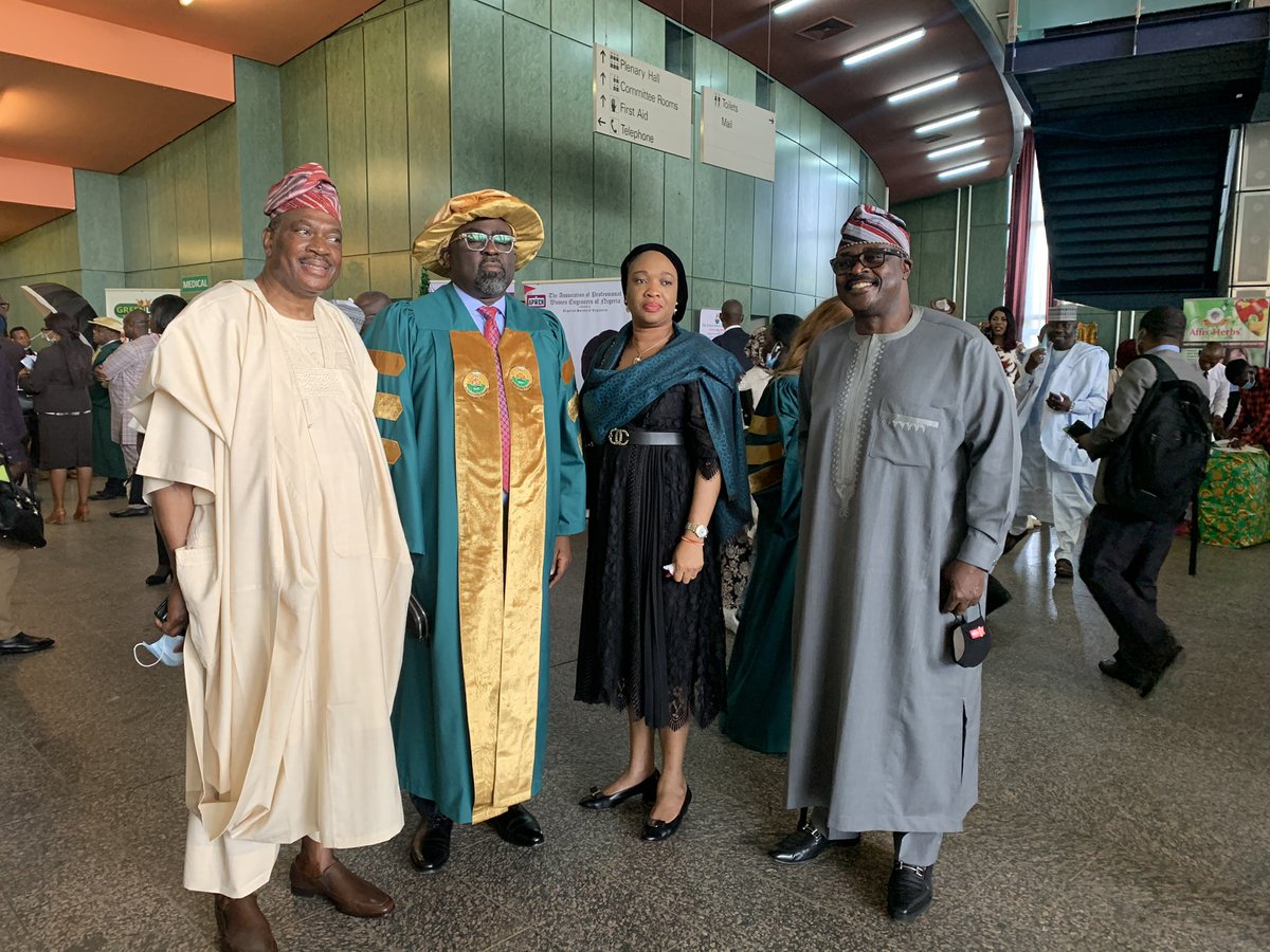 AmazonEnergyLtd's tweet image. The CEO of Amazon Energy Limited David Olayinka T. Oluwatimehin and guests at the Nigerian Society of Engineers 16th Fellowship Confermemt Lecture and Ceremony at the International Conferemce Center Abuja.

#nseabuja #amazonenergy #engineering #oilandgasindustry
