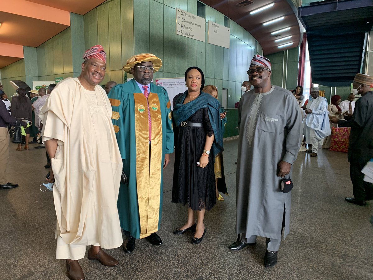 AmazonEnergyLtd's tweet image. The CEO of Amazon Energy Limited David Olayinka T. Oluwatimehin and guests at the Nigerian Society of Engineers 16th Fellowship Confermemt Lecture and Ceremony at the International Conferemce Center Abuja.

#nseabuja #amazonenergy #engineering #oilandgasindustry