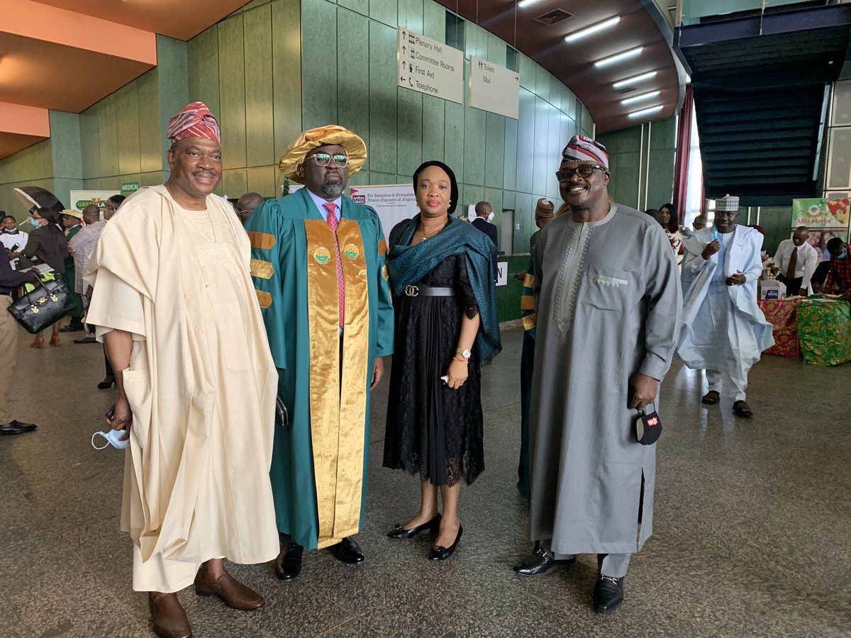 AmazonEnergyLtd's tweet image. The CEO of Amazon Energy Limited David Olayinka T. Oluwatimehin and guests at the Nigerian Society of Engineers 16th Fellowship Confermemt Lecture and Ceremony at the International Conferemce Center Abuja.

#nseabuja #amazonenergy #engineering #oilandgasindustry