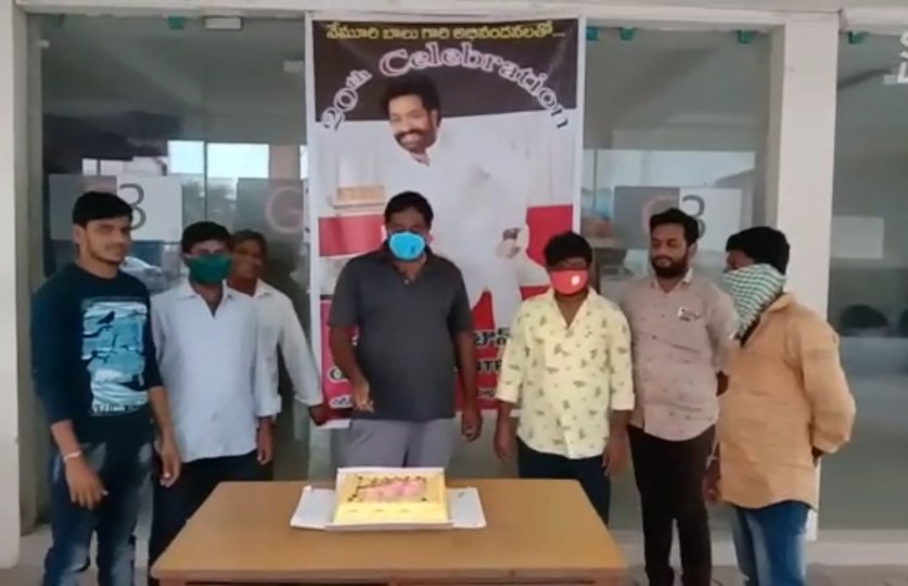 rsloya3969's tweet photo. #2DecadesOfNTREraNo
#20YearsOfNTR
#KomaramBheemNTR
#NTR
#Machilipatnam Siri Venkat Theatre
#MTM https://t.co/O823buBBYf