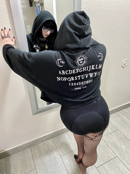 Nicky Notits’s pics and videos