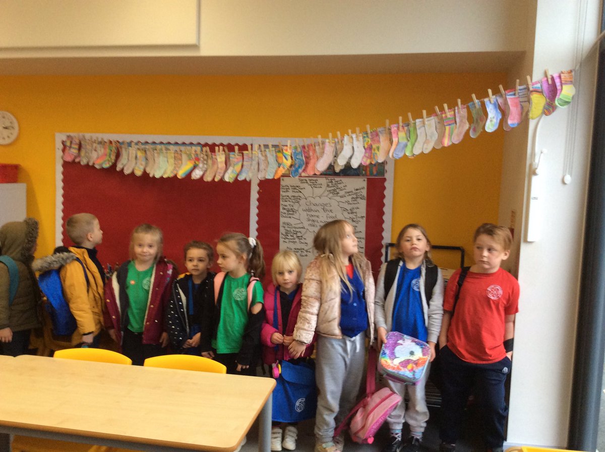 MrsGTaylor3's tweet photo. The whole pride of #Lions today decorated their own #oddsocks for #antibullyingweek. What a beautiful colourful display of uniqueness!! @Astley_Primary @Astley_Primary1 #aps #wellbethereforyou #everyoneunique https://t.co/quuOsPQ0LG