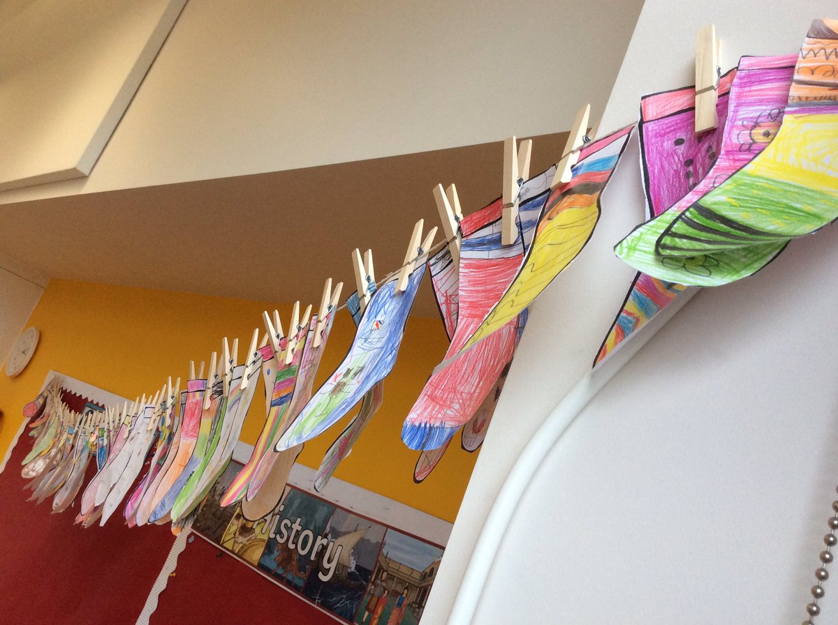 MrsGTaylor3's tweet photo. The whole pride of #Lions today decorated their own #oddsocks for #antibullyingweek. What a beautiful colourful display of uniqueness!! @Astley_Primary @Astley_Primary1 #aps #wellbethereforyou #everyoneunique https://t.co/quuOsPQ0LG