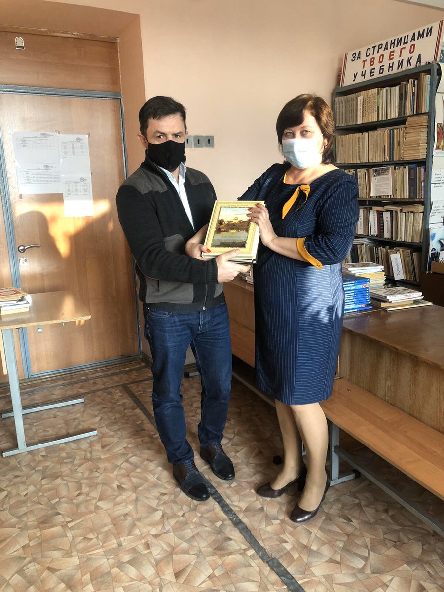 В рамках акции «Подари книгу библиотеке» депутат УГД Моргачев С.В. подарил нашей школе замечательные книги. Спасибо большое!