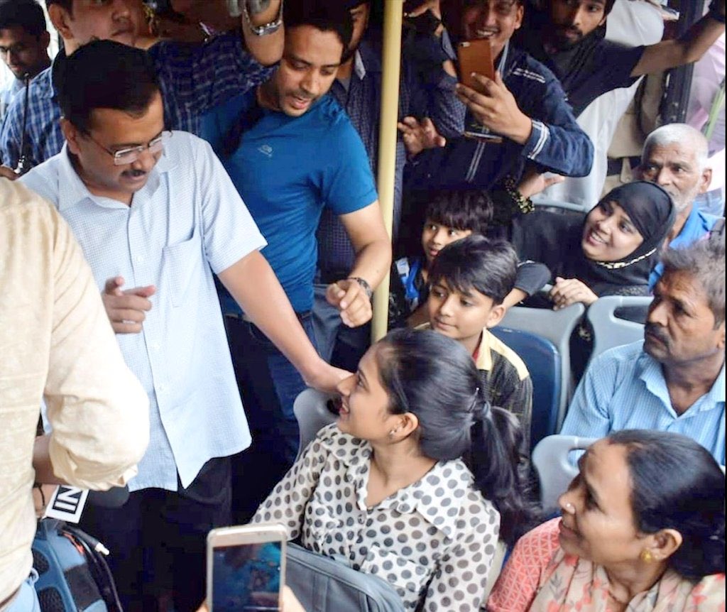 manjeetkaur5071's tweet photo. भाई दूज के अवसर पर पिछले वर्ष @ArvindKejriwalजी द्वारा महिलाओं के लिए बसों में मुफ्त यात्रा हेतु पिंक पास की शुरुआत की गई।आज सभी बसों में महिला कंडक्टर एवं मार्शल नियुक्त हैं।कॉन्टैक्टलेस टिकट ट्रायल के दौरान भी 75% टिकट, महिला यात्रियों द्वारा ही खरीदी गईं।#Dillimeinladiesfirst https://t.co/JPhVHt4LY8