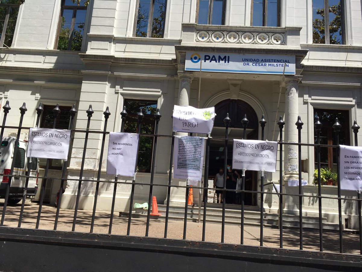 ResidentesCesar's tweet photo. @PAMI_org_ar LES RESIDENTES DEL HOSPITAL CESAR MILSTEIN DE @PAMI_org_ar DECIMOS BASTA TRAS 8 MESES DE TRABAJAR EN PANDEMIA SIN OBRA SOCIAL Y EN NEGRO, SIN AUMENTO HACE UN AÑO
@luanavolnovich 
@msalnacion 
@alferdez https://t.co/luaQUAhpcc