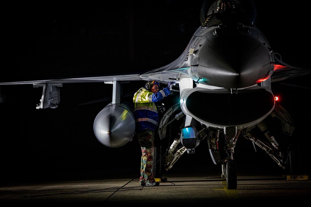 Another night, another flight 😎🙅‍♂️
. . . . .
#349sqn #f16 #viper #mightyviper #aviation #aviationphotography #militaryaviation #jet #fighterjet #instagramaviation #pilot
📸by Bart Rosselle / @ross_impress
@belaircomp @kleinebrogelairbase