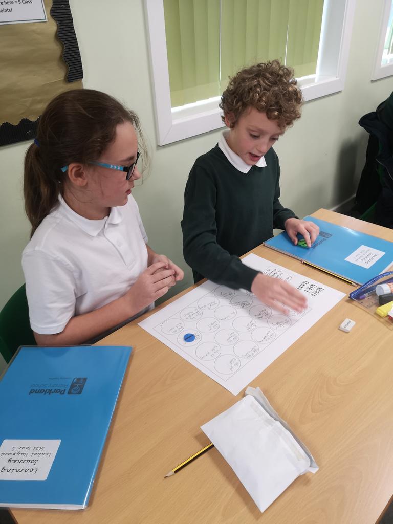 ParklandSch's tweet image. Year 5 created their own questions about WW1 to make a connect four grid. They then tested their knowledge by retrieving information about WW1 #fallenfields