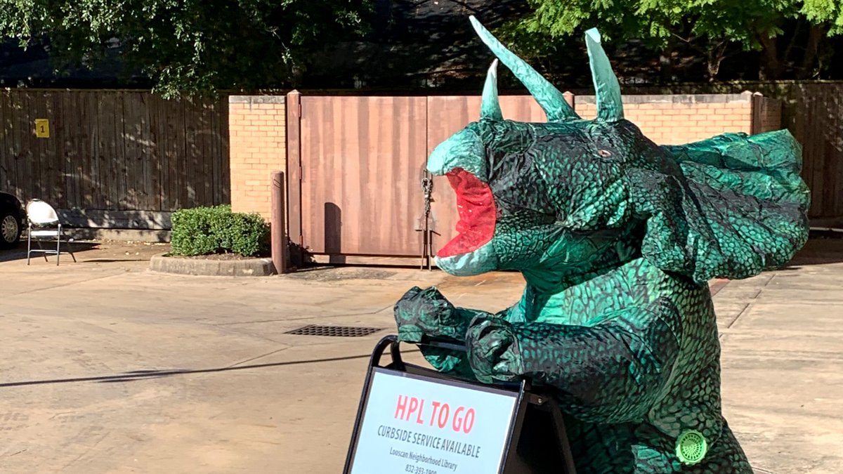 houstonlibrary's tweet photo. HEAR YE! HEAR YE! HPL TO GO is available Monday thru Saturday! Details - https://t.co/kjyMg6PoC8
#Dinovember #Dino #Dinosaurs #LibraryFun #PublicLibrary #ILoveHPL #Houston #HoustonLibrary https://t.co/S6mFiVeIOc