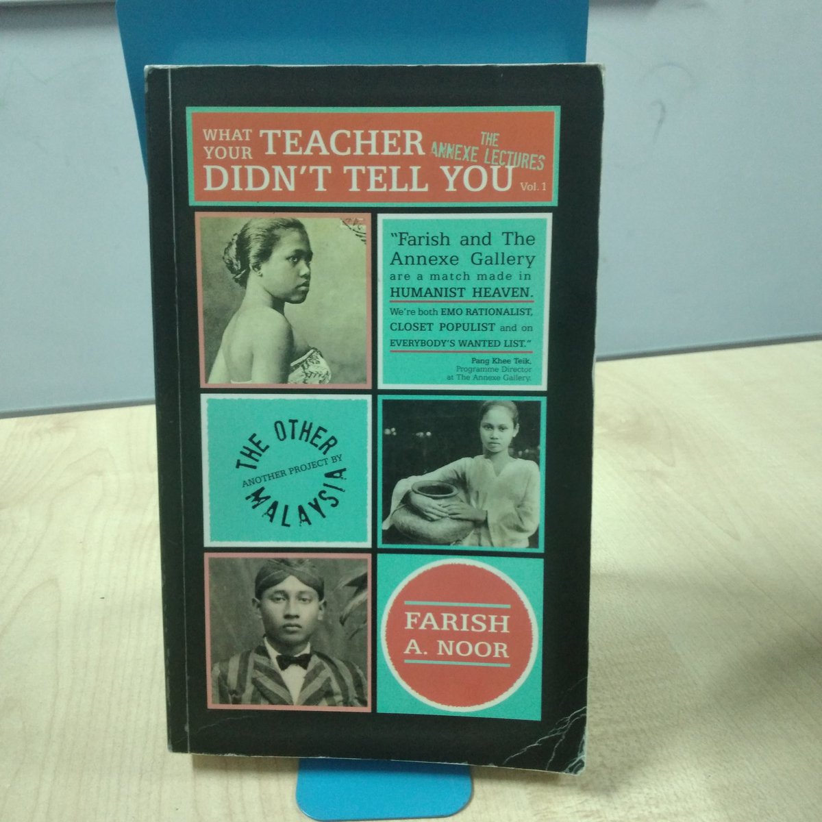 yusoff_izuan's tweet photo. Bidaan buku.
1.What Your Teacher Didn't Tell You.
2.Lest We Forget.
Harga tapak: RM15 bagi 2 buah buku.Kenaikan bebas tanpa sen.
Bidaan tamat pada:17/11/2020 jam 11.30mlm waktu pemilik.
Hasil bidaan disumbangkan kpd Pertubuhan kasih Umat Malaysia. CIMB 8603546376. https://t.co/6GdaupiC7T