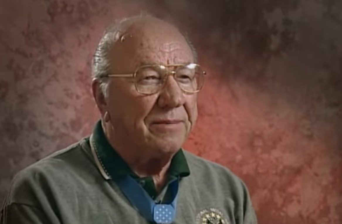 VVMF's tweet photo. On November 14, 1965, Captain Ed Freeman made repeated flights into the Ia Drang Valley under intense fire to bring in supplies and evacuate the wounded. Due to a statute of limitations being lifted, Freeman was awarded the Medal of Honor on July 16, 2001. https://t.co/6avP5Q8ekQ https://t.co/FMyUcuqcZ8