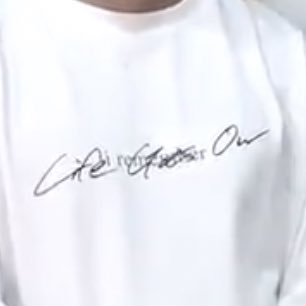 WingsBrazilBTS's tweet photo. 😭👀|| E se essa blusa dos meninos (que provavelmente fará parte do merch do #BTS_BE) for um spoiler do refrão???

"I remember Life Goes On" (Eu lembro que a vida continua)

#3DaysBEforeBE @BTS_twt https://t.co/TCxns85pp7