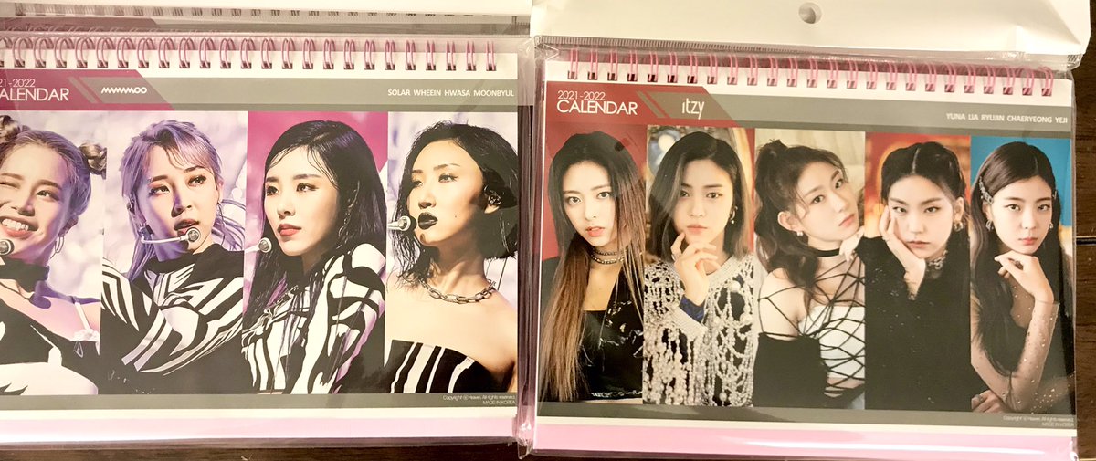 lucakiosk's tweet photo. Lisäksi uusia kalentereita vuodelle 2021:

💜BTS
👑Mamamoo
🎆ITZY https://t.co/0H2qdJyRtT