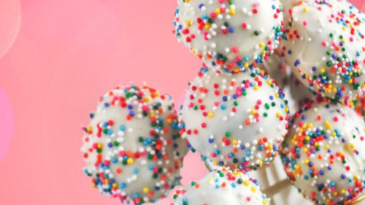 bossboxkids's tweet photo. Our CAKE POPS are made using carefully selected British ingredients, including yummy @Wrightsbaking cake mix 😋 delicious!
🌈 #bossbox #inspire #youngentrepreneurs
https://t.co/eH1pQsQkqF 🎉 https://t.co/q2fKmlkMK2