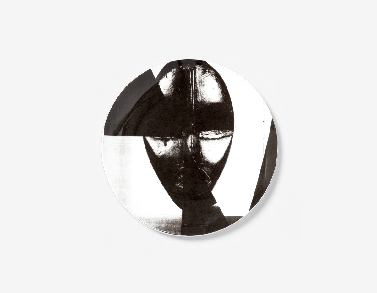 PaceGallery's tweet photo. #LoieHollowell and #AdamPendleton are two of the artists who volunteered to create limited-edition plates to benefit @NYHomeless's #ArtistPlateProject, which raises funds to help support services for homeless &amp; low-income individuals. https://t.co/NM946fTkQL https://t.co/76CAeTmgjs