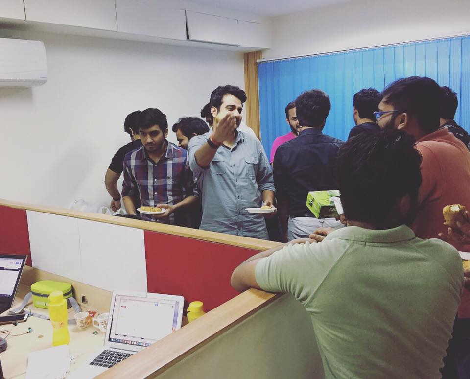 Early days meant bigger milestones every day and having a small Paneer Pakoda and Samosa treat from all those Hanuman Mandir shops in CP was our guilty pleasure. The Office Boy forgot a chutney on this day, lol  @Akshay001