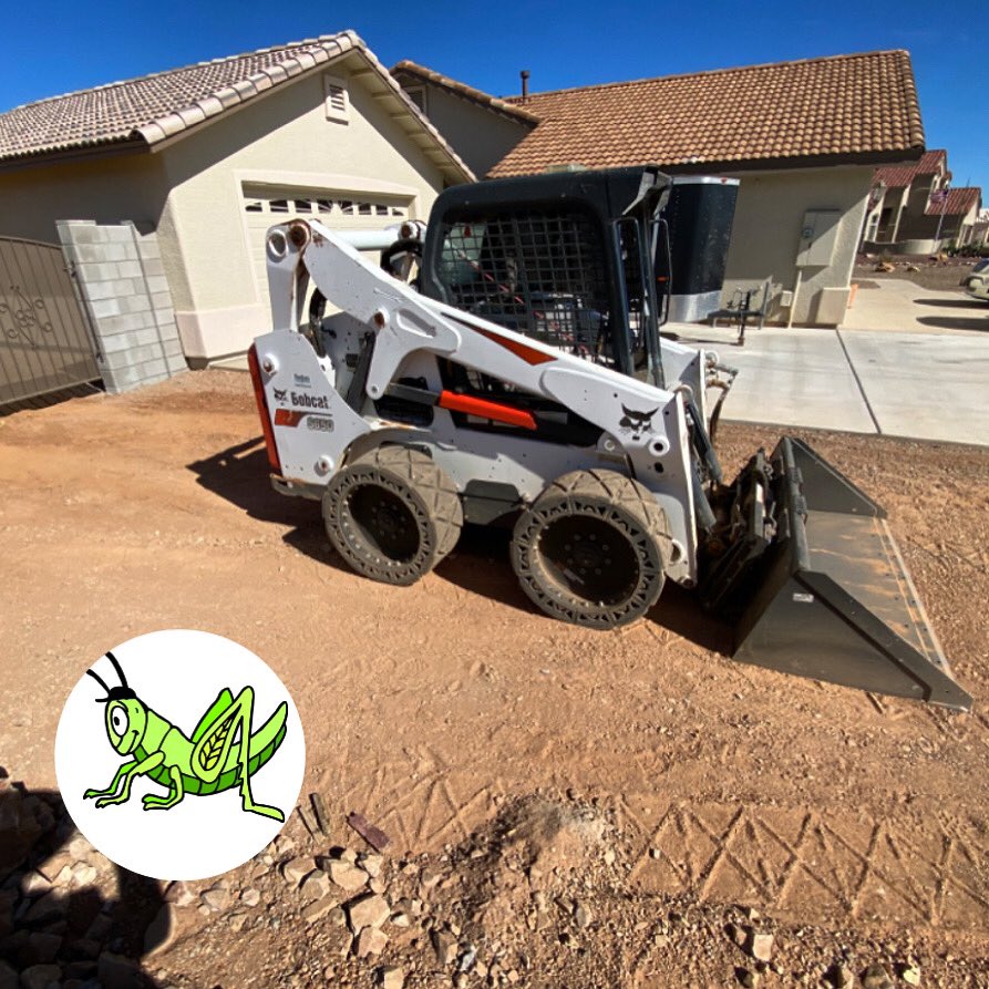grasshoppersv's tweet photo. Ready to roll!  🚜 

Quality From the Ground Up! 
https://t.co/j8epaYLXmN

#azlandscaping #avarizona #skidsteer #november2020 #readytoroll #grasshoppersv #landscapinginstallation https://t.co/gM3MJQJUAS