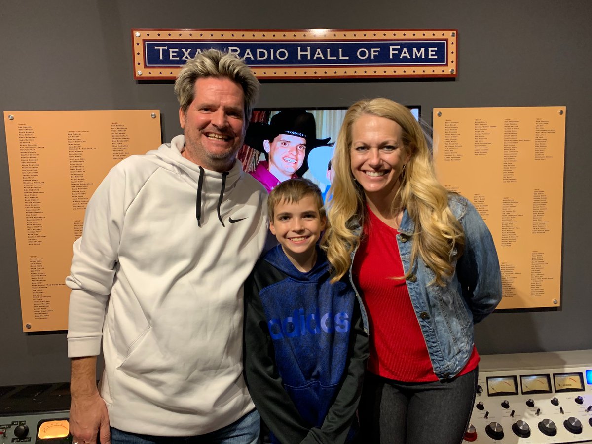 GregSax's tweet photo. ๐FIRST VISIT TO THE #TEXAS #RADIO #HALLofFAME INSIDE THE TEXAS MUSEUM OF BROADCASTING! #TRHoF #TexasRadioHallOfFame
๐Even saw this guy I know real well! ๐๐คฃ๐ #ClassOf2020 @GregSax #GR8Time #YouShouldVisit https://t.co/vquRn2EYYi