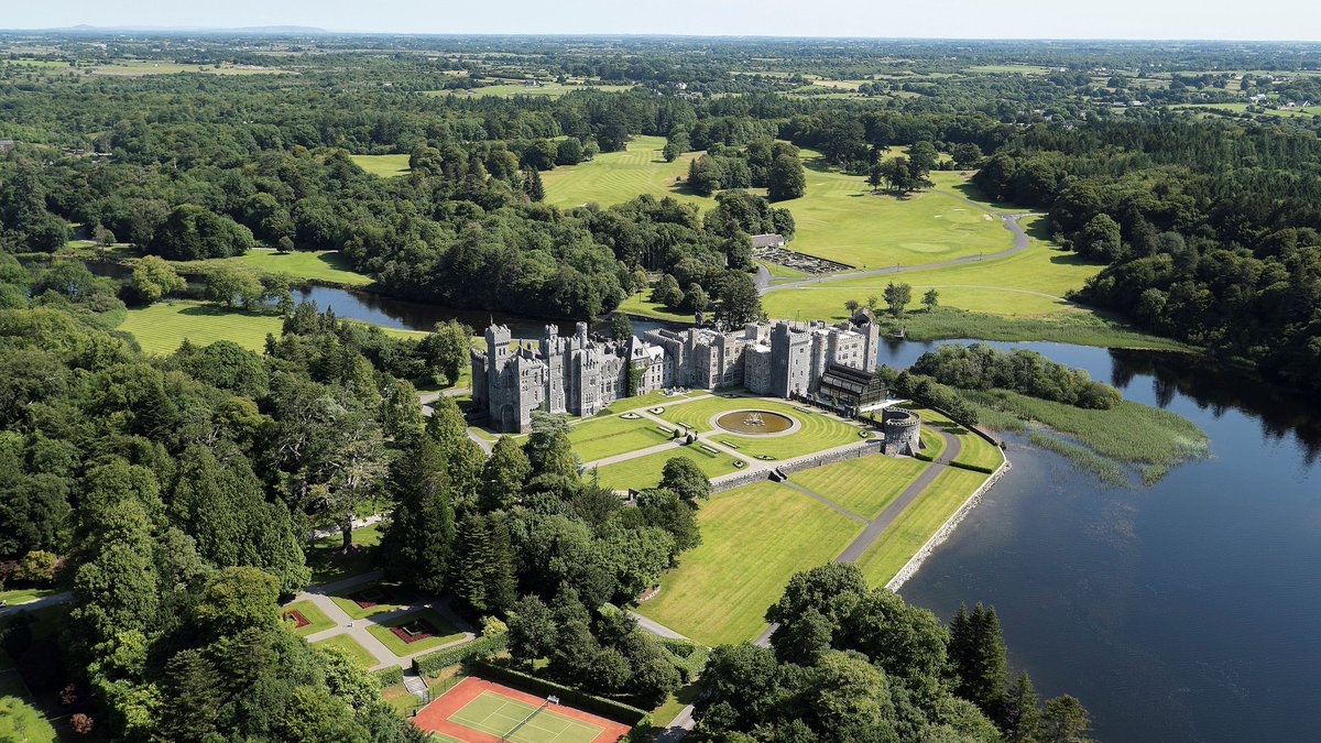 KTTWellness's tweet photo. @ashfordcastle #Ireland The first falconry school in Ireland. Tons of activities. #keepdreaming #luxurytraveladvisor https://t.co/TqcenJWQxW