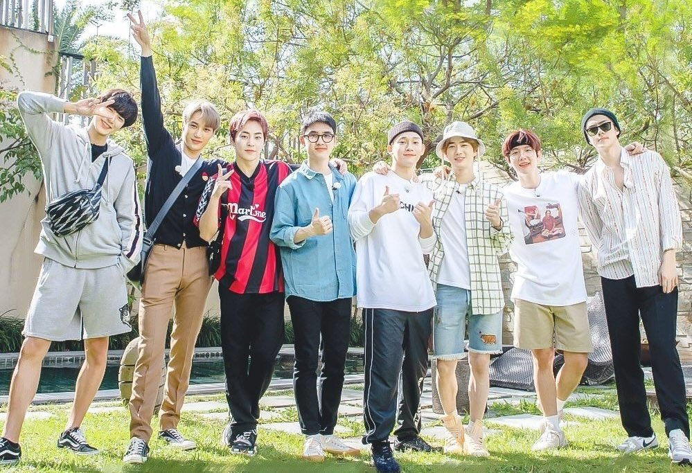 SMent_EXO's tweet photo. 26.10-16.11 exo-ls, thank you for always there for exo and you've work hard <3 

https://t.co/gJKT0vsZfy 

I'm voting for EXO for Favorite Social Artist at the #AMAs https://t.co/hivorD4wM9