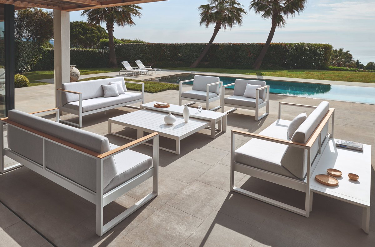 Clean lines and practical design, our Landscape Teak collection adds warmth to any open space with cosy cushions and lounge seating. 
#interiordesign #hospitalitydesign #hospitalityinteriors #designer #furniture #landscapearchitecture #outdoorseating #sofa #poolside #architecture
