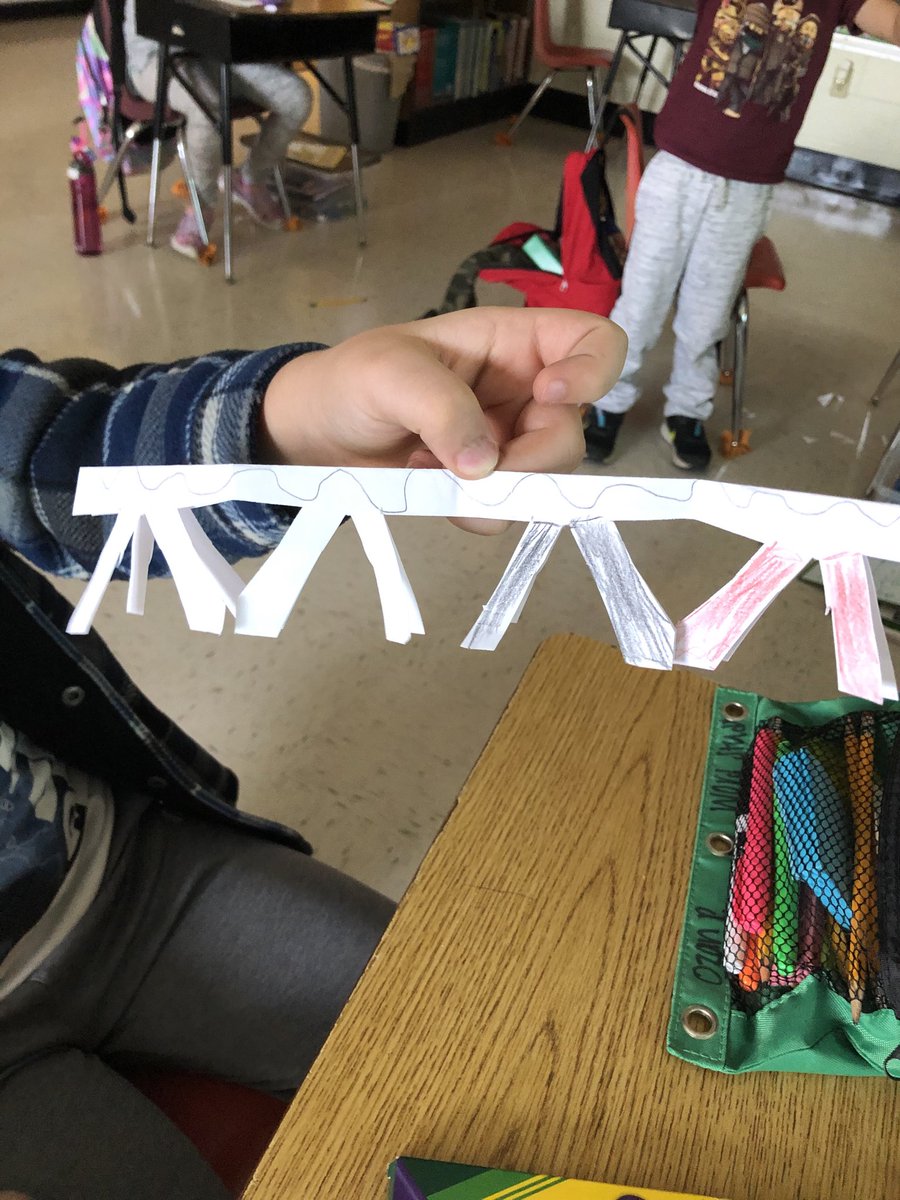 gilamonsta's tweet photo. 2nd graders learning about symmetry and creepy crawlers! ⁦@JacobsRoad_ES⁩ https://t.co/gseSRGP0UQ