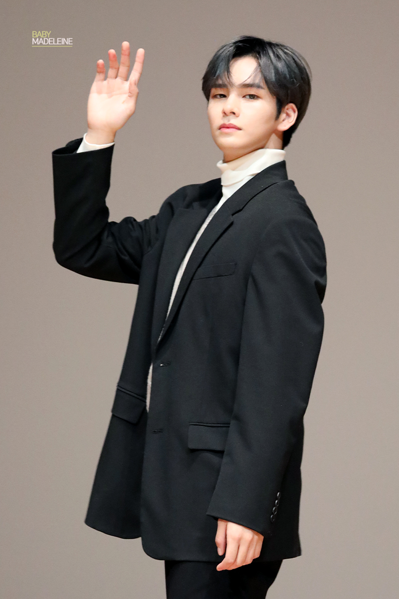 Baby__Madeleine's tweet photo. 201114 신나라 첫대면팬싸인회

원진이가 마들렌이라면 세림이는 바스크 치즈케���🧀
(제 개인적인 주관이므로 아무 무관 없습니다.....)

#세림 #SERIM 
#아기마들렌 #옆 #바스크치즈케익 
#크래비티 #CRAVITY 
@CRAVITY_twt https://t.co/sGAEZ28SC8