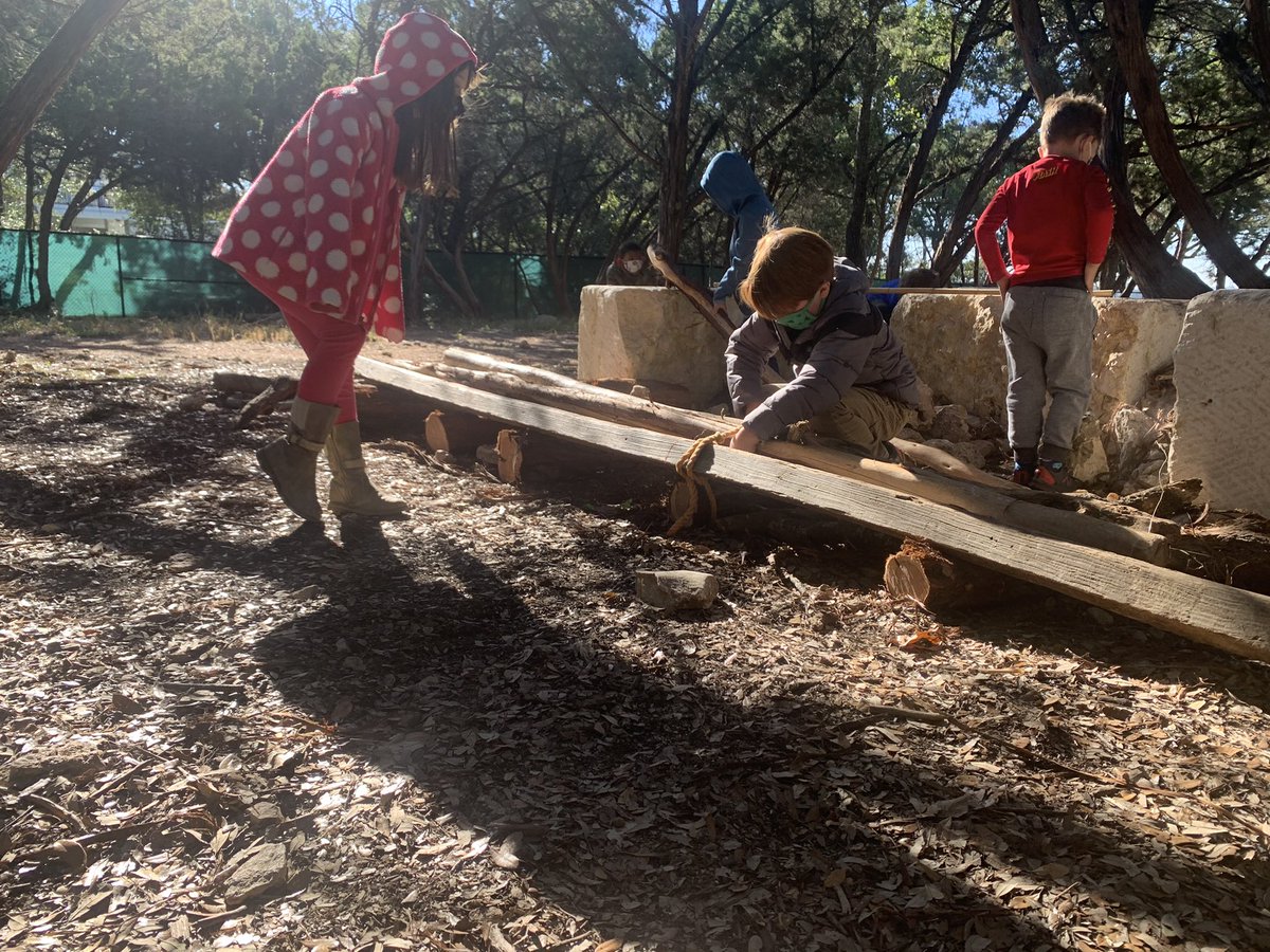 When sts are choosing #looseparts over watching construction trucks you know you’ve got something good going! #playbasedlearning <a href="/WildflowerCtr/">Wildflower Center</a>