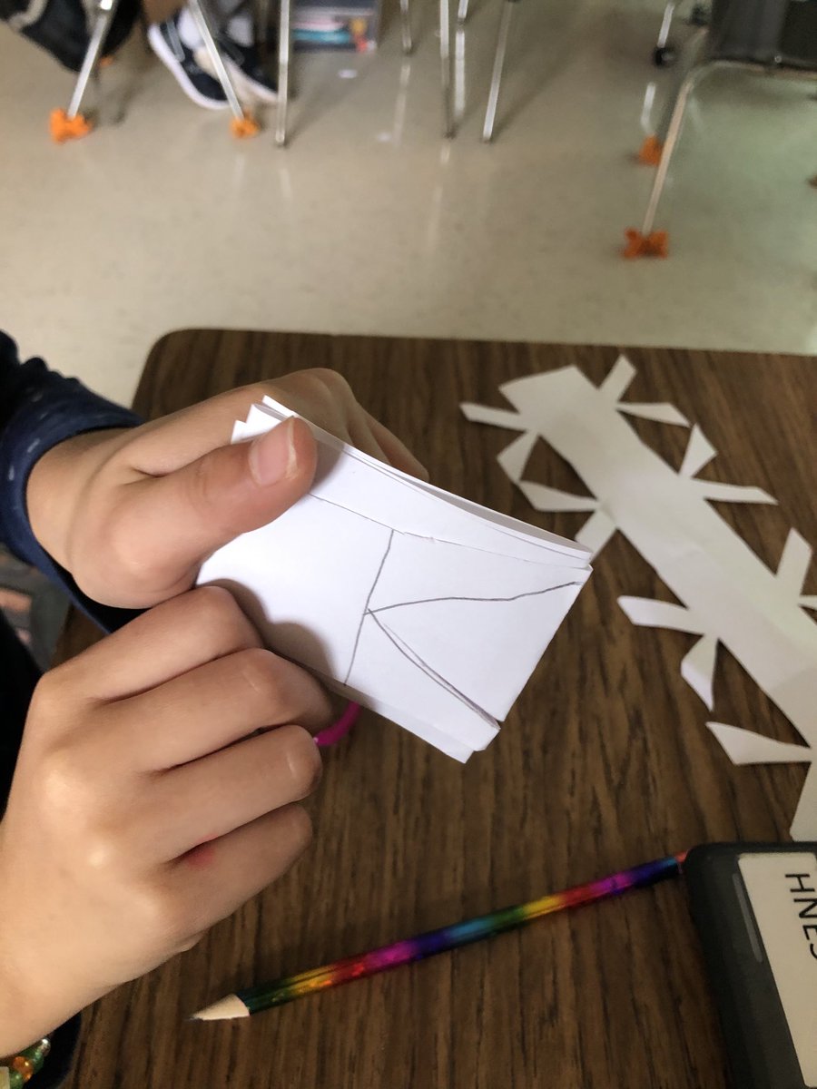 gilamonsta's tweet photo. 2nd graders learning about symmetry and creepy crawlers! ⁦@JacobsRoad_ES⁩ https://t.co/gseSRGP0UQ