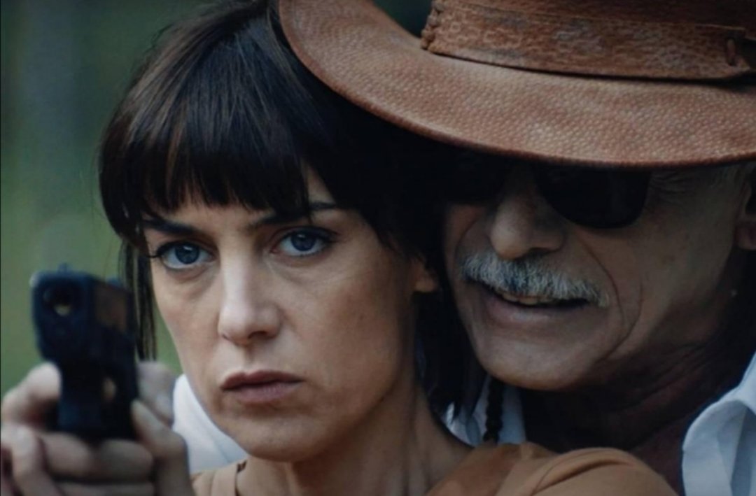 elultimocritico's tweet photo. #TheMaverickMovies
LA FIESTA SILENCIOSA (2019)
Lo que comienza como una película familiar de situación, acaba convertida en un thriller que en ciertas escenas pone los pelos de punta. Recomendable y con una actuación por parte de #JazminStuart sublime.
#LaFiestaSilenciosa https://t.co/22QTsLSij3