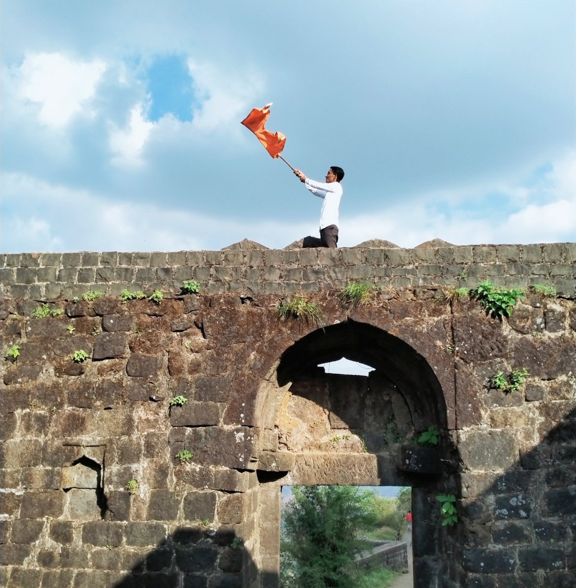 Shabdalekhani's tweet photo. किल्ले सिंहगड ( कोंढाणा ) सर केला.. https://t.co/DpZR6zi85k