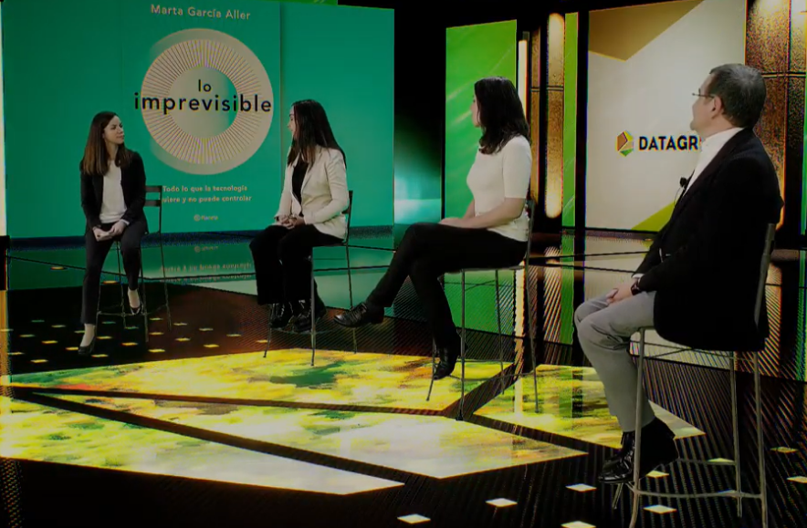 Juanpi's tweet photo. "Humanismo, Etica y Economía Digital", mesa de Debate con @minipetite @GarciaAller y Francisco Hortihuela @AMETIC_es
Puede parecer un Offtopic pero TODO influye en los movimientos Políticos y de Mercado que afectan a la #Agroalimentación.
#DatagriVirtual2020 https://t.co/YdsBvLr2KE