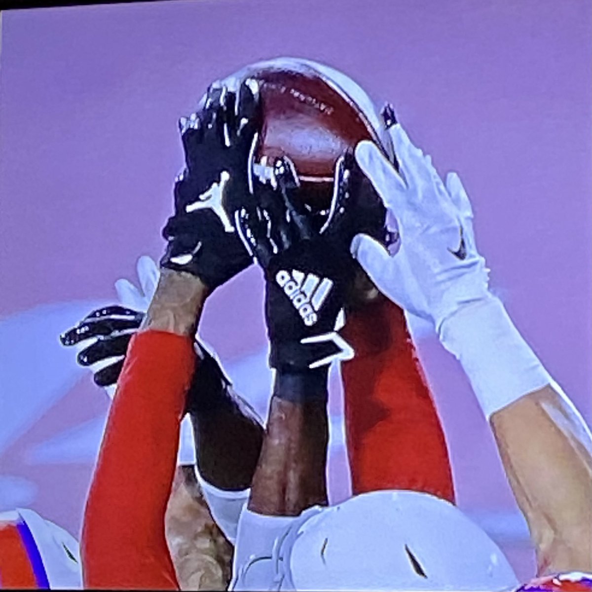 GregHump's tweet photo. 1. Hopkins is the man and although I hate that he is in the Hawks division, I’m glad I get to see him ball out more often.
2. If yesterday’s catch doesn’t somehow turn into a Jordan brand commercial, everyone in Marketing at Jordan should be fired. #OurGlovesAreBetterThanYours? https://t.co/QiTTeJAjOH