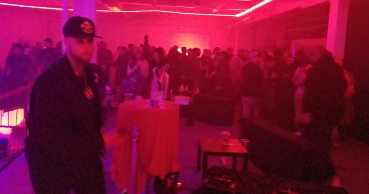 TheGrowHouse_ca's tweet photo. Police knock out 200-person ‘illegal fight club’ in New York City – National https://t.co/fDNrxRQoSM #thegrowhouse https://t.co/z44FUbEVOQ