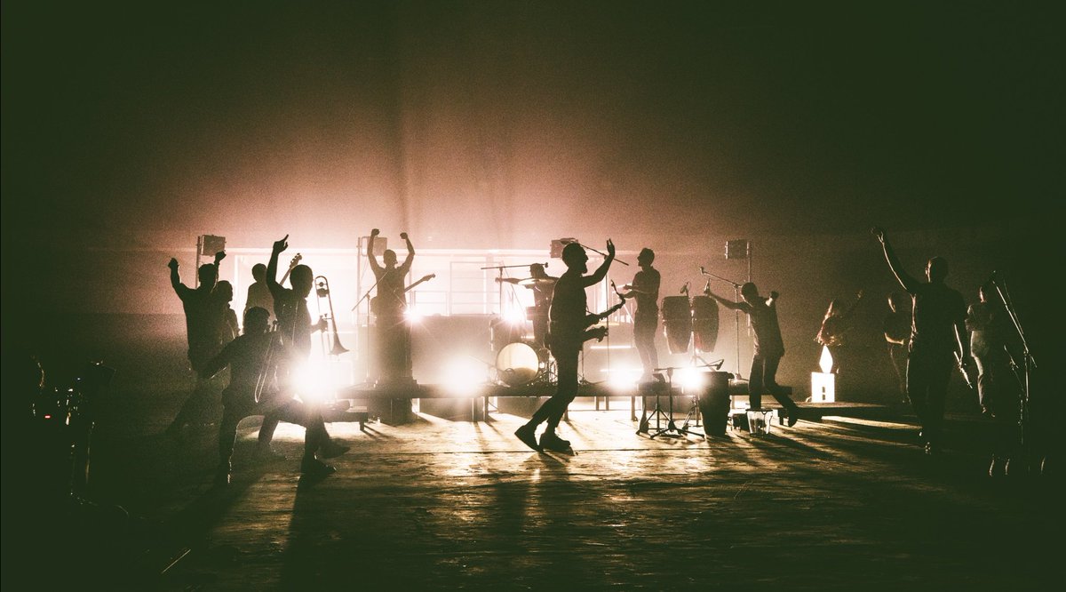 Lunes y aún sigue gozandose ese Cumbión..