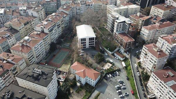ozgur_marmaraa's tweet photo. Deprem toplanma alanı imara açıldı |  “Deprem Toplanma Alanı” olan Marmara Üniversitesi Nişantaşı Yerleşkesi arazisi, 1,7 milyar TL karşılığında DAP Yapı’ya verildi. Teşvikiye’nin tek deprem toplama alanı olan arazi rant için imara açıldığı anlaşıldı. https://t.co/9UpDl6zcqq