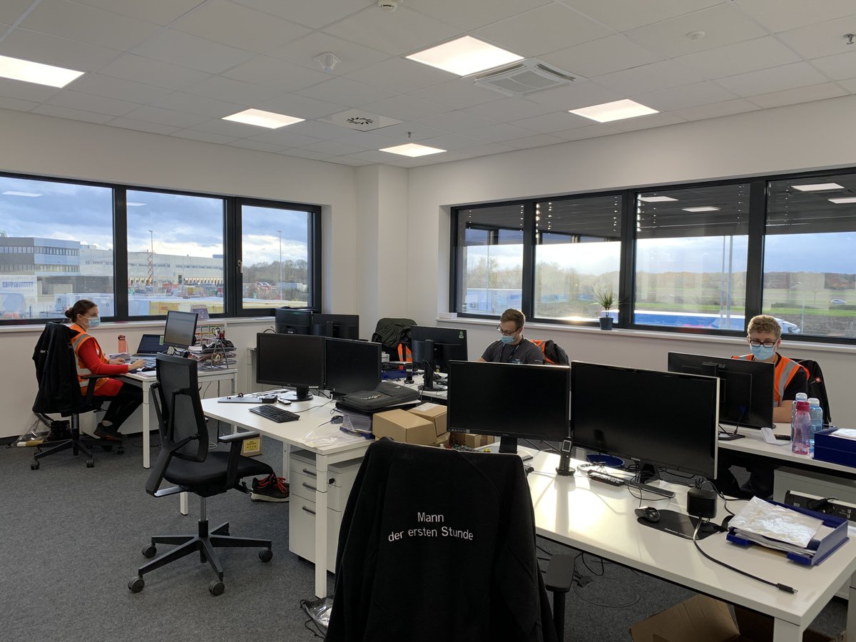 AmazonNewsDE's tweet photo. #MeinTeam #MeinAmazon #Kollegen: Wir sind ein super Team!! Ein Team, das hilfsbereit ist, bei dem man sich völlig unterstützt fühlt. Ich kann mich auf mein Team verlassen 👍👍 https://t.co/MDfZZN2gIq
