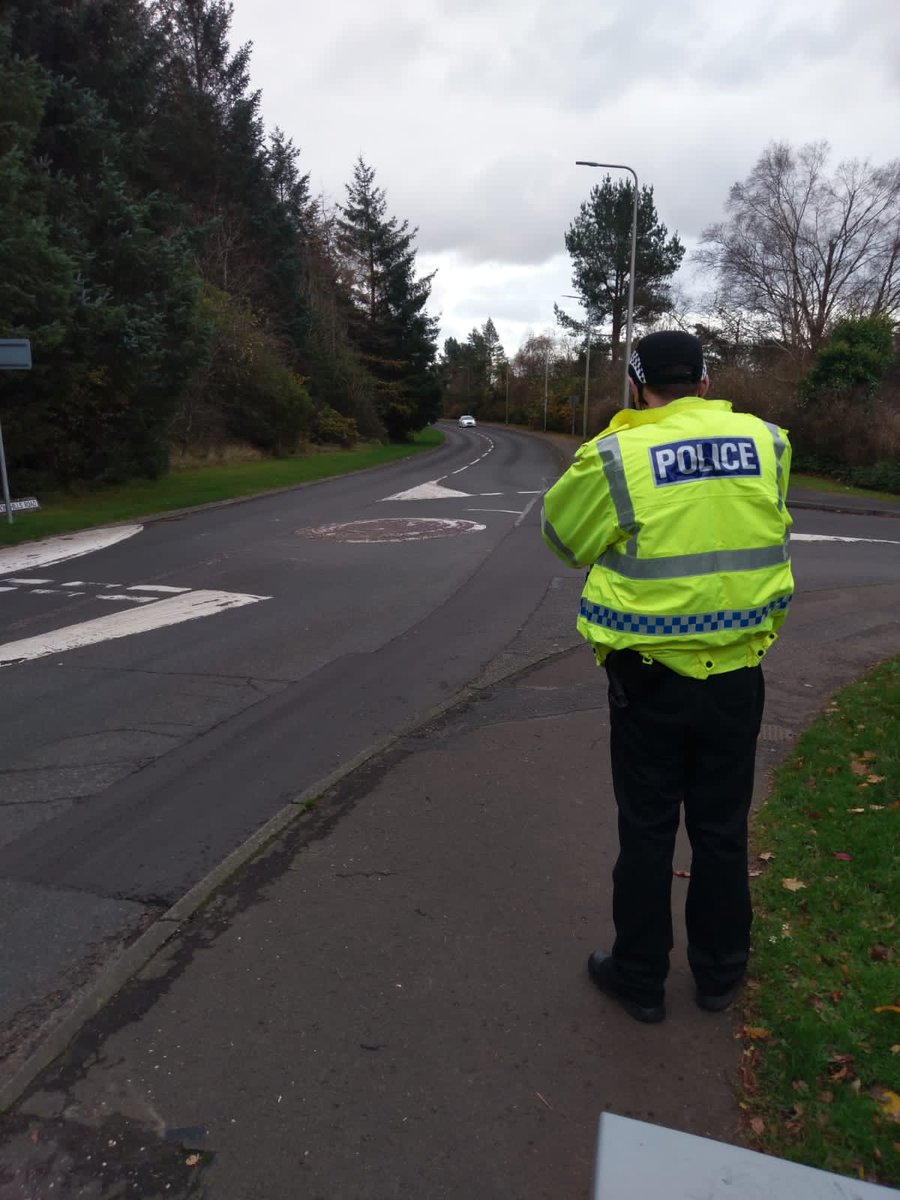 PSOSGlenrothes's tweet image. PC’s Forbes &amp;amp; Dalgleish used their fancy #UniparSpeedgun at Formonthills Rd and Cadham Rd today before helping the P5’s at Markinch Primary School with their speed site 🚸 on Balbirnie St. Thankfully there were no offences. Please continue to drive safely 😀 #OpParamount