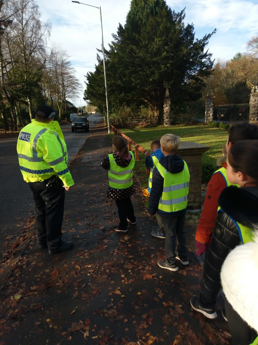 PSOSGlenrothes's tweet image. PC’s Forbes &amp;amp; Dalgleish used their fancy #UniparSpeedgun at Formonthills Rd and Cadham Rd today before helping the P5’s at Markinch Primary School with their speed site 🚸 on Balbirnie St. Thankfully there were no offences. Please continue to drive safely 😀 #OpParamount