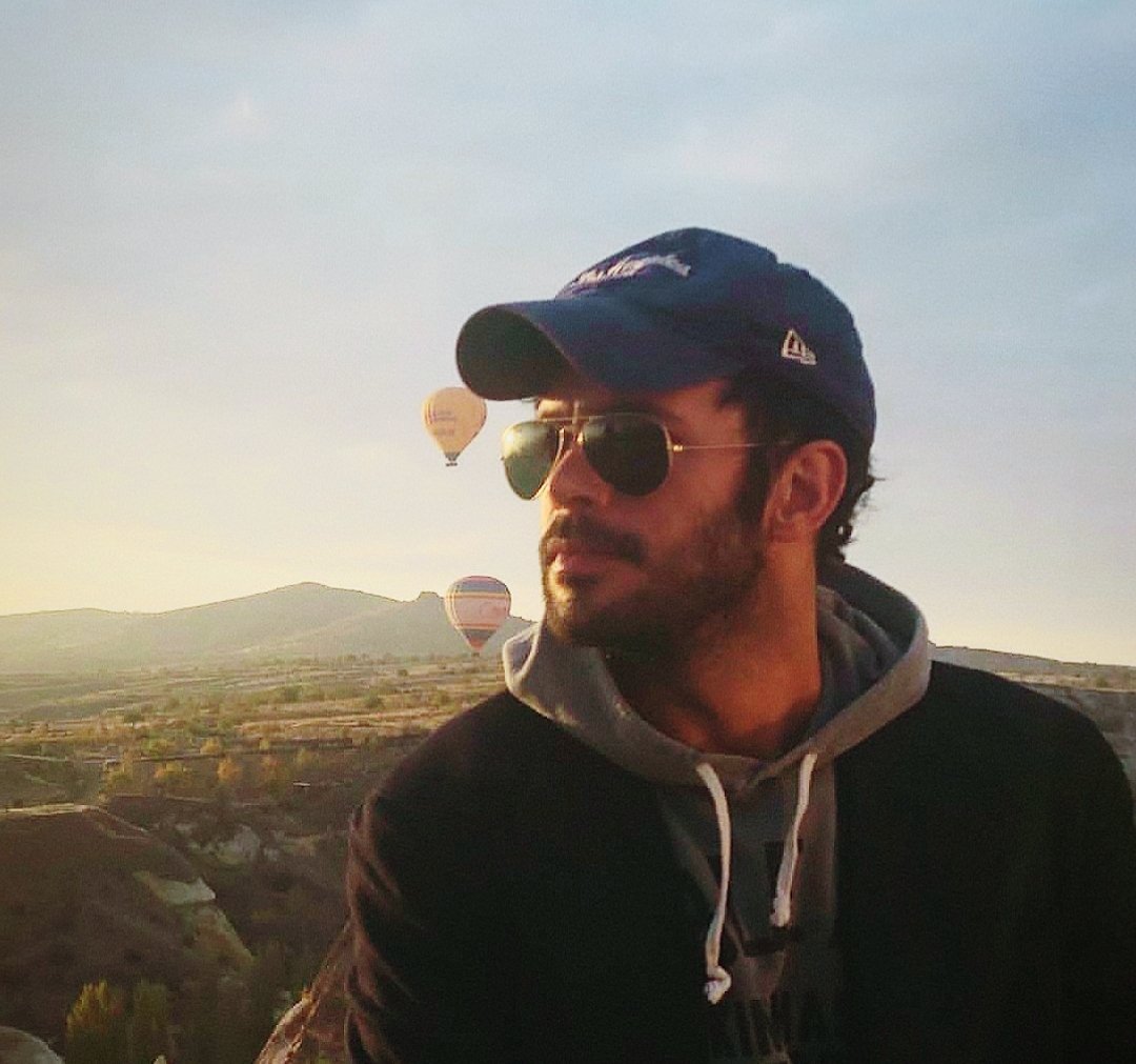 arducbarisT's tweet photo. OMG😍😍WHAT A BEAUTIFUL SCENE it is AND WHAT A HANDSOME MAN HE IS 🔥❤
This is exactly pic I need in this moment
#BarışArduç https://t.co/5b2TmR1TqU