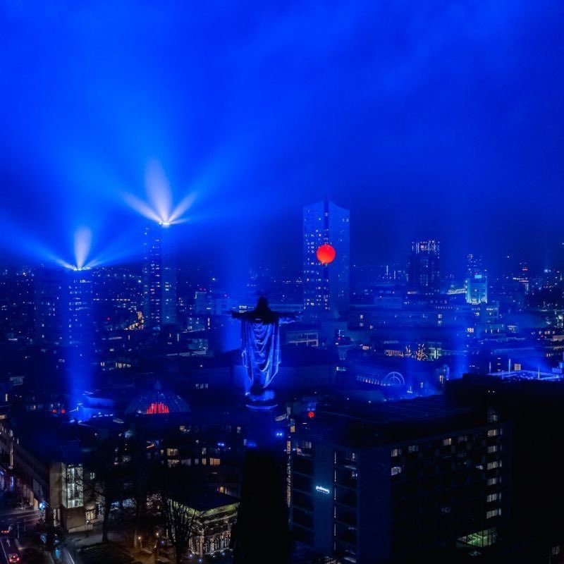Dat dít je stad is. 
Gloeien? Nogal.

Foto: <a href="/PaulRaats/">Studio Paul Raats</a> 

<a href="/EindhovenCity/">Eindhoven City</a> <a href="/GlowEindhoven/">GLOW Eindhoven</a> <a href="/gem_Eindhoven/">gemeente Eindhoven</a>