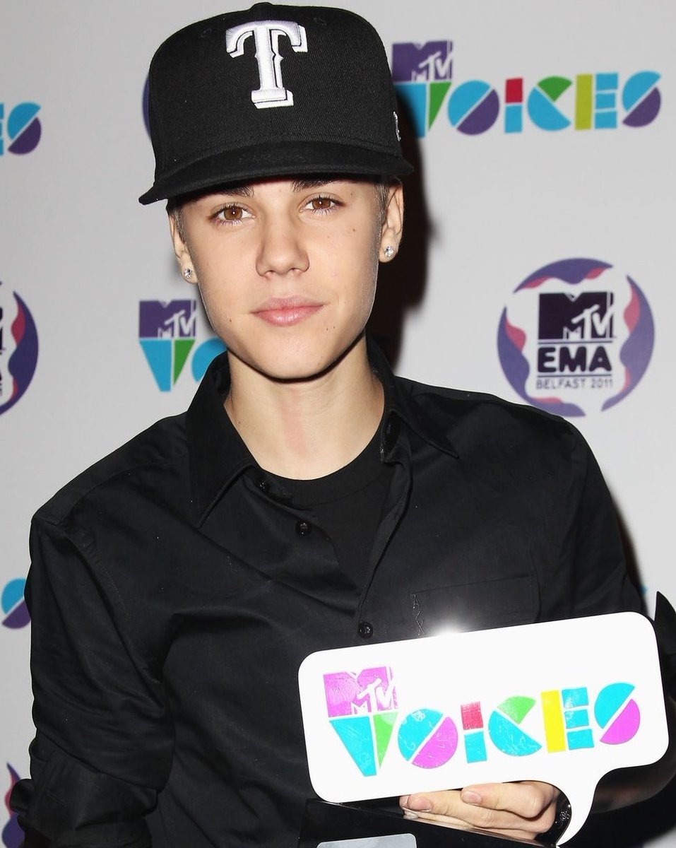 votebybelieber's tweet photo. Retweet to vote! 

I'm voting for Justin Bieber for Favorite Male Artist – Pop/Rock at the #AMAs https://t.co/n1Z3e2Y7ob
